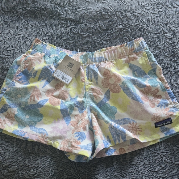 PatagoniaWomen's Barely Baggies™ 2.5" Shorts - Picture 4 of 6